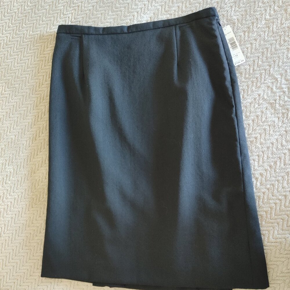 Pendleton Wool Skirt lined, side zipper, back slits.